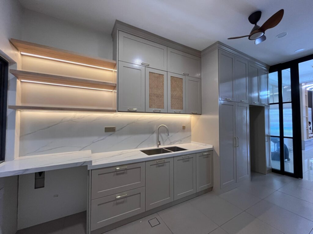 I-Shaped kitchen
